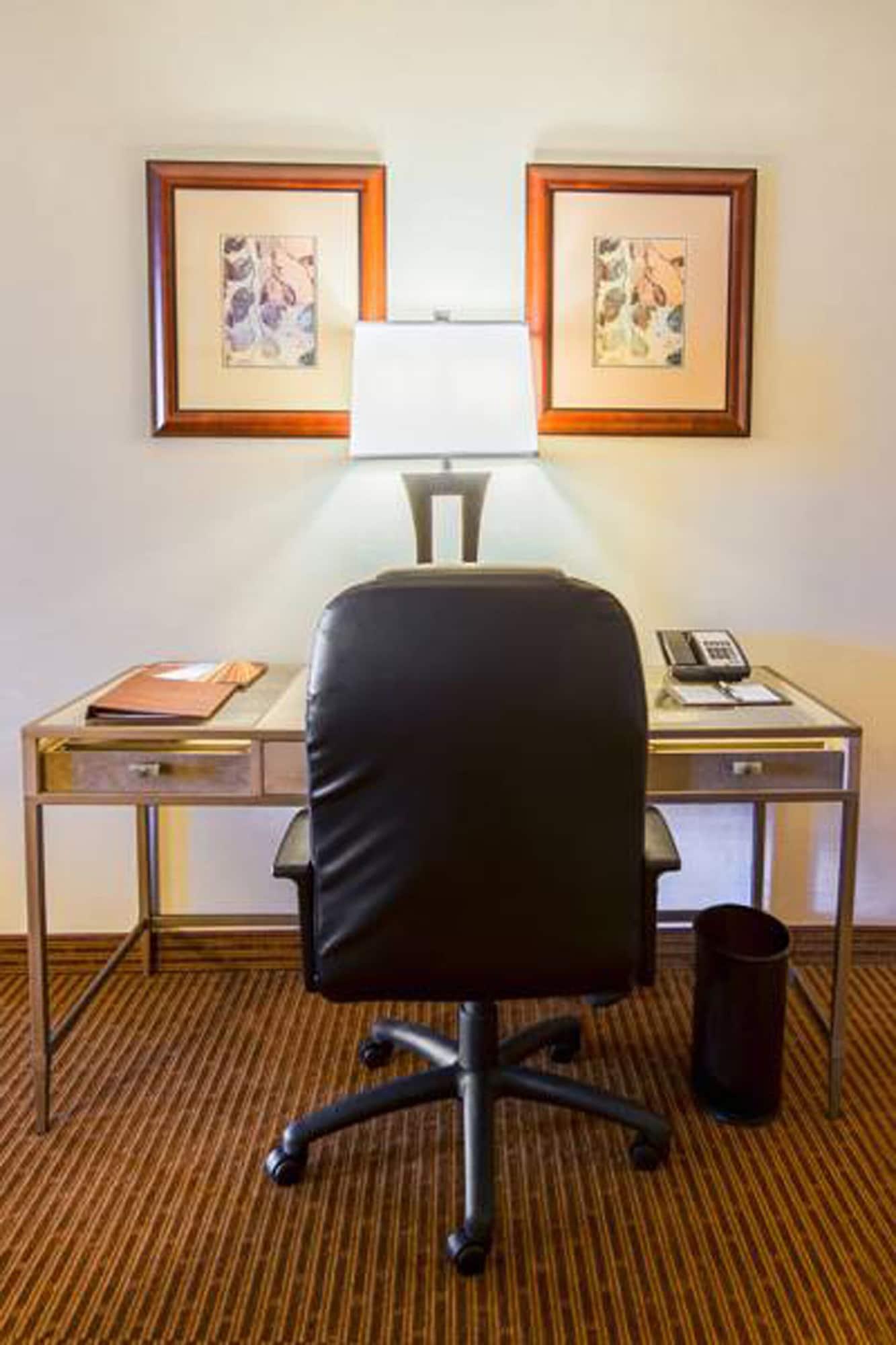Doubletree By Hilton Airport