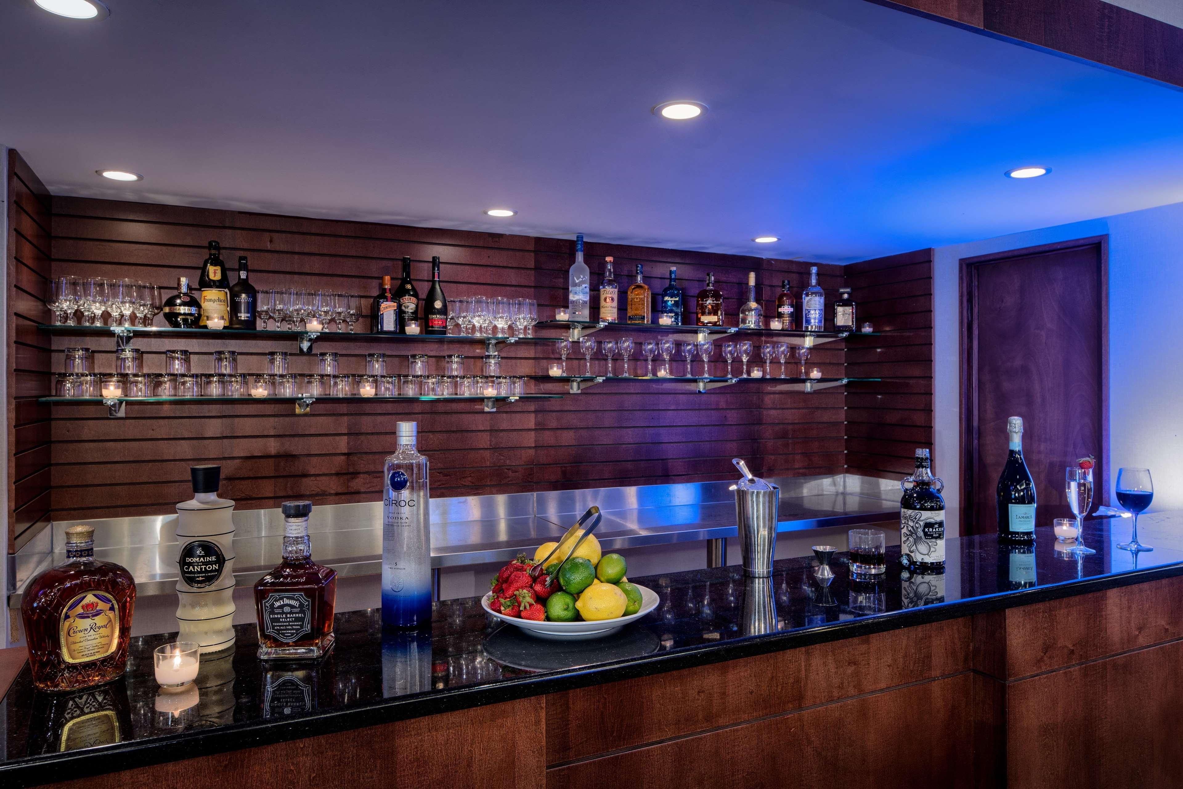 Doubletree By Hilton Airport