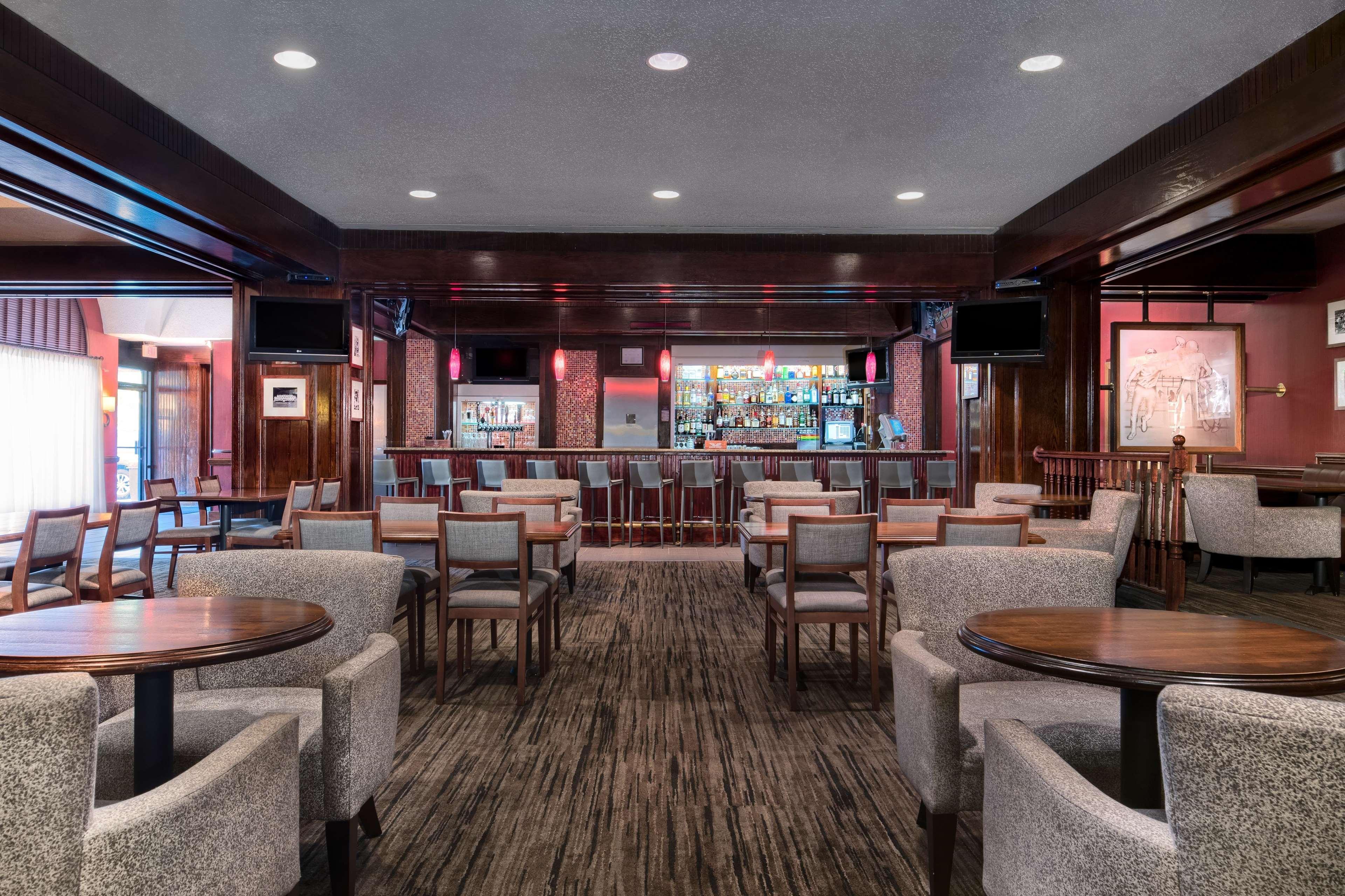Doubletree By Hilton Airport Hotel