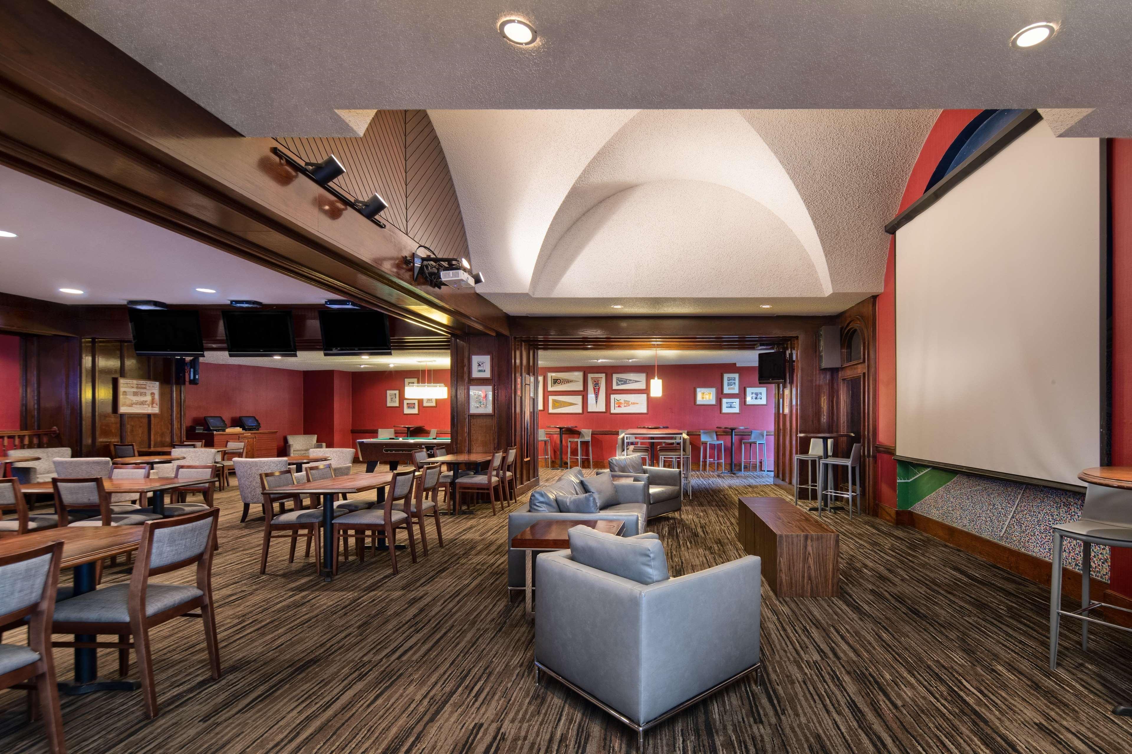 Doubletree By Hilton Airport