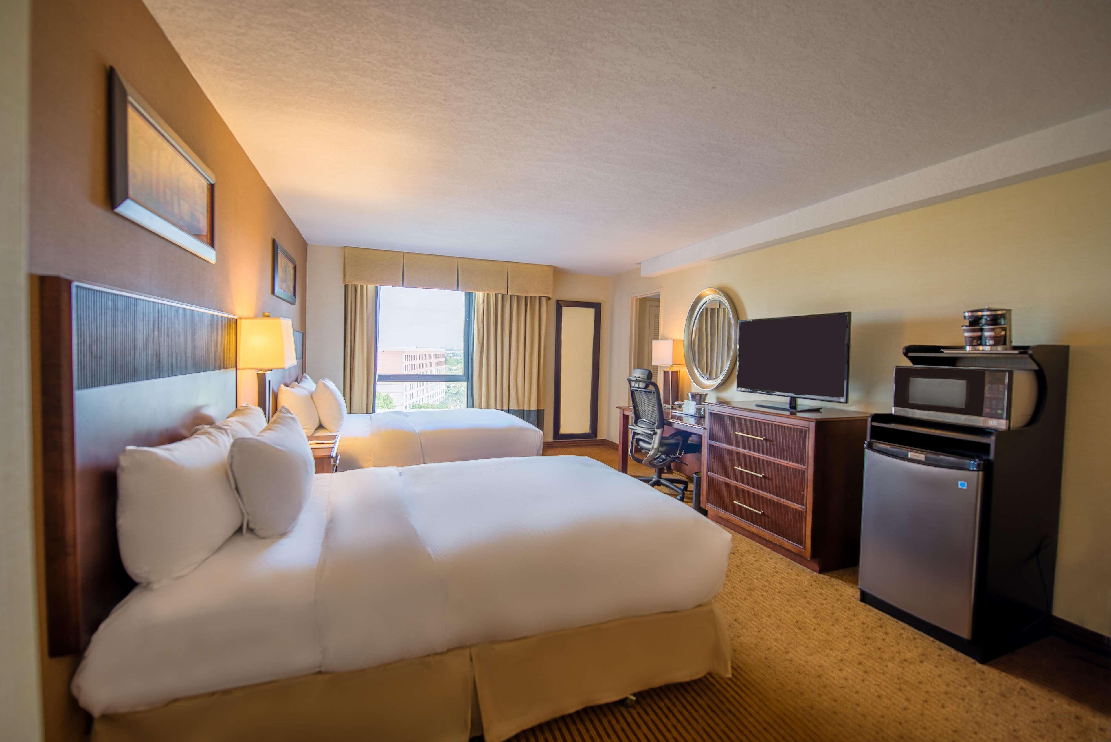 Doubletree By Hilton Airport