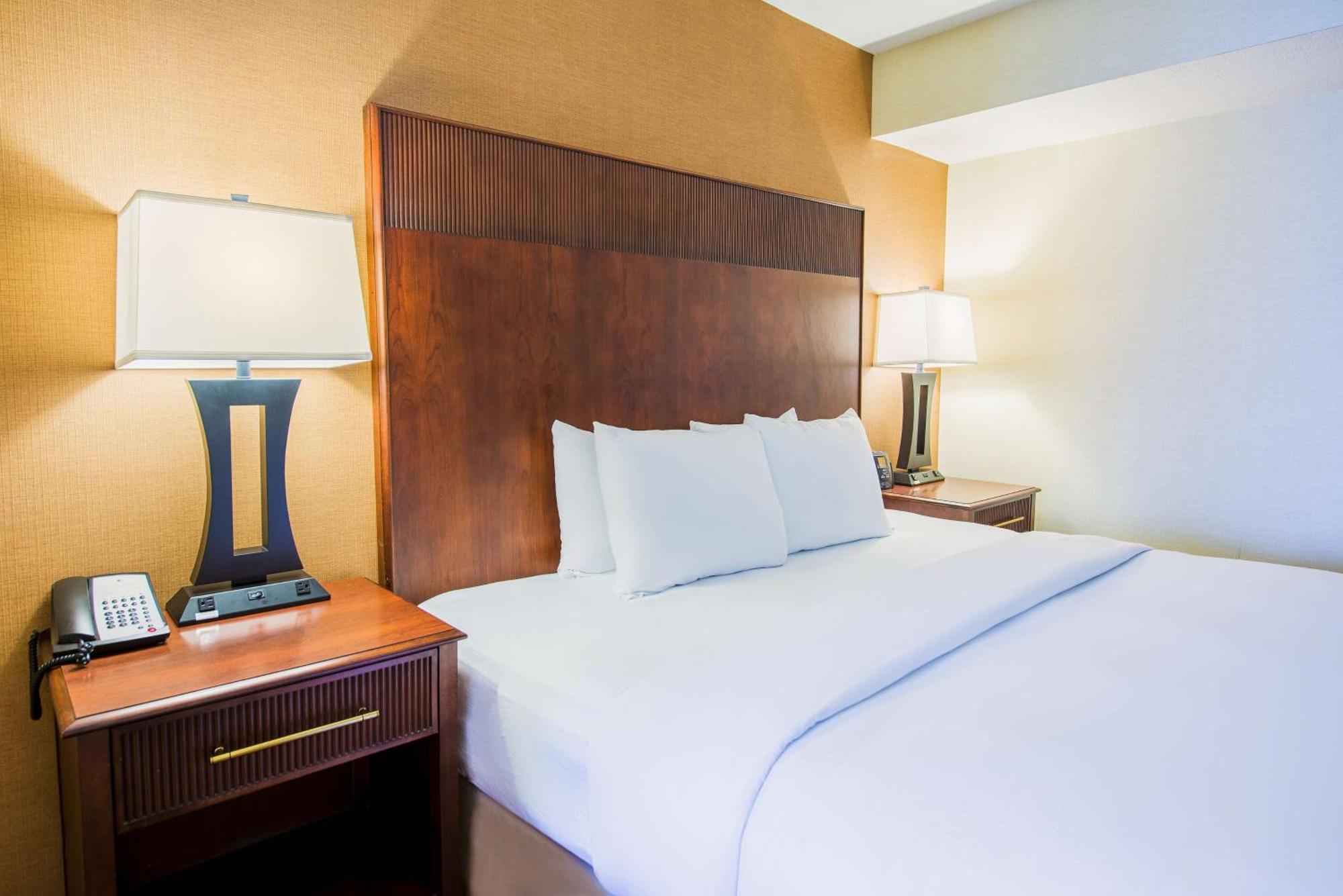 Doubletree By Hilton Airport Hotel