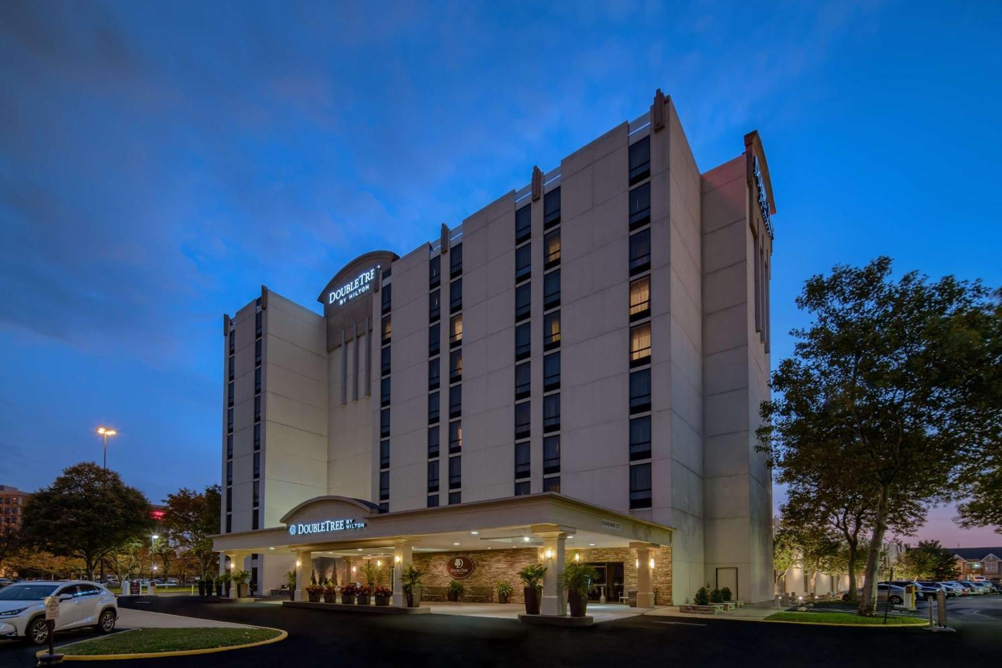 Doubletree By Hilton Airport