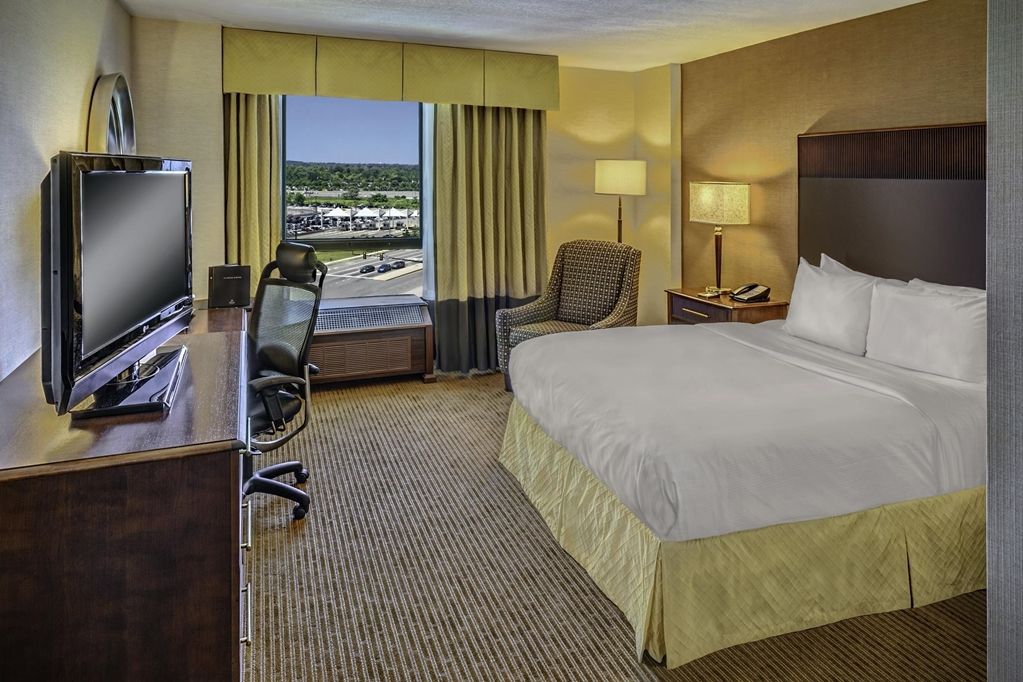 Doubletree By Hilton Airport Hotel
